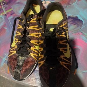 Cross country shoes size 4.5 Nike only worn twice